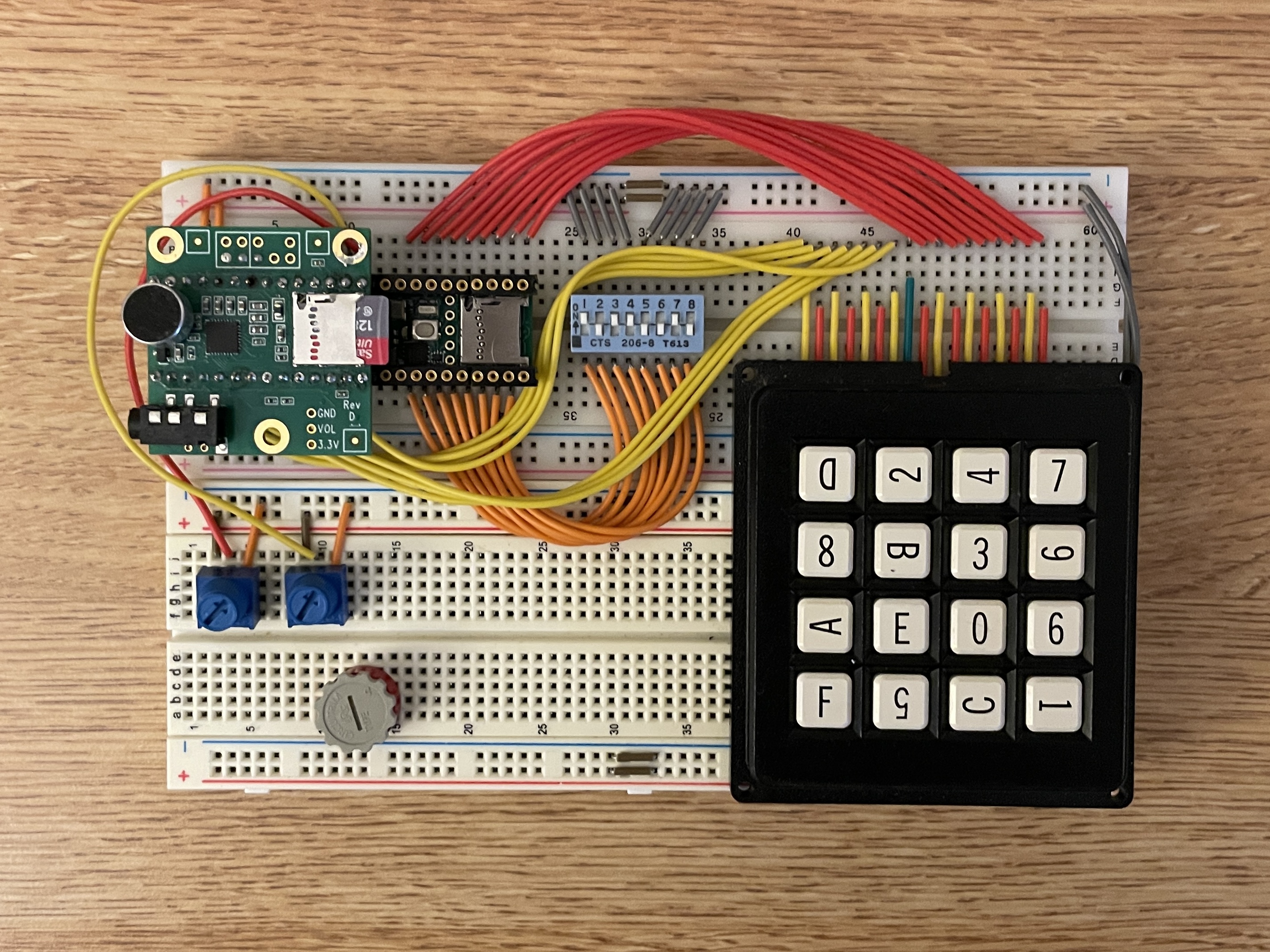 Mini synthesizer and sequencer