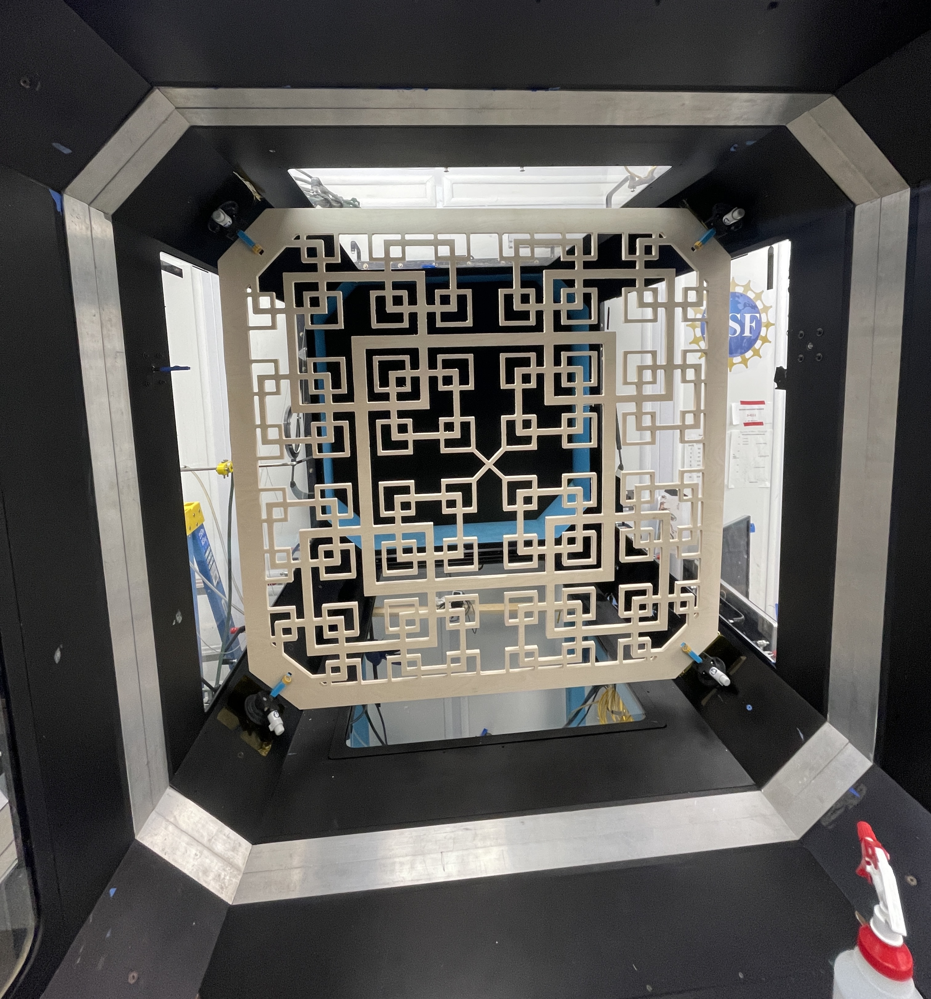 Fractal turbulence grid for wind turbine performance