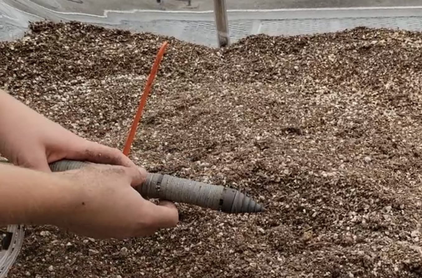 Soft robotic worm for soil-sensing